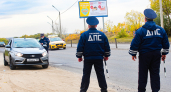 Двигатель заглушен, а инспектор требует показать права — как вести себя по закону, чтобы не попасть на штраф