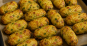 Если надо быстро и вкусно, делаю «Залетайки»: вареная картошка, немного зелени и колбасы — хрустящая корочка сверху и нежнятина внутри