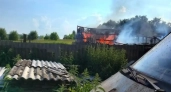 В Никольском районе на территории частного домовладения произошел пожар: пострадал мужчина