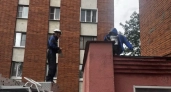 В Пензе спасатели сняли ребенка с огромной высоты 