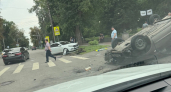 Шокирующие кадры: автомобиль перевернулся в центре Пензы