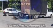 Очевидцы сняли последствия жуткого ДТП с мотоциклом на Северной Поляне: что известно о пострадавших