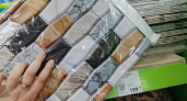 Зону у телевизора стилизовала за копейки: нашла в Fix Price рельефные панели под камень — выглядят эффектно и клеятся хорошо