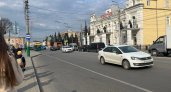 Центр Пензы озарила тревожная вспышка: грузовик вспыхнул прямо во время движения