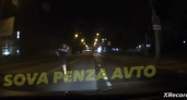 В Пензе водитель чудом избежал наезда на подростка на самокате