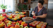 В августе скупаю перец ящиками и фарширую как очумелая: 3 ложки в начинку — и вкус как в турецком ресторане