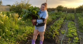 Свекольную ботву перебиваю с чесноком и орехами — зимой открываю изумрудный соус: аромат пряный, вкуснее песто из гастробара