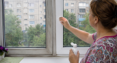 Оконные рамы потемнели от времени и сырости: беру одну бутылочку из аптеки — 10 минут и пластик возвращает заводскую белизну