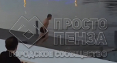 Неделя моды на набережной Суры снова завершилась экстремальным заплывом зрителя
