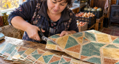 Старый линолеум режу на квадраты и убираю в погреб: даже не думала, сколько пользы от этой копеечной защиты для хранения овощей
