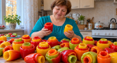 Осенью перцы складываю матрёшкой: к Новому году достаю заготовку для фарширования — сохраняют форму и держат начинку