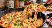 Тру 2 сосиски, 50 г сыра и заливаю яйцом — никакого теста: делаю вкусный завтрак за 15 минут — лучше пиццы и бутербродов