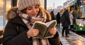 Вырезаю 2 мягких прямоугольника, сшиваю «книжкой» и таскаю в кармане: в автобусе и на остановке больше не мерзну