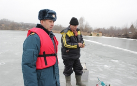 Сотрудники МЧС попросили пензенских рыбаков не предаваться безумству