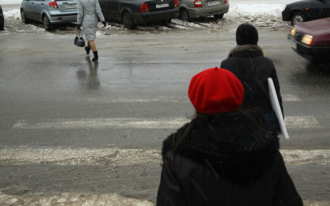 В Сердобске женщина-водитель ночью сбила двух пешеходов