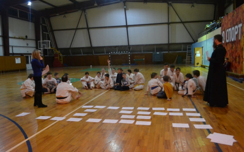 Пензенская епархия поздравила юных каратистов с Рождеством