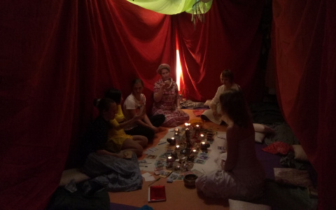 Испытано на себе: о том, как я раскрыла в себе женщину в студии йоги и развития "В облаках"