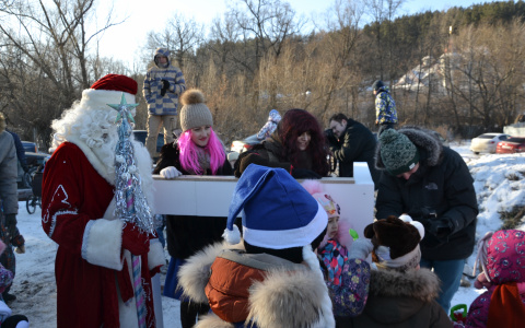 На праздник пензенских дольщиков нагрянули Баба Яга и Полиция