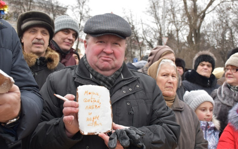 Сергей Волков написал пожелание пензенцам на имбирном прянике