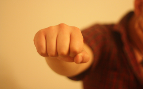 В Колышлее мужчина сломал нос полицейскому