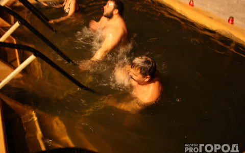 Как окунуться в прорубь без вреда? Советы пензенцам на ночь Крещения