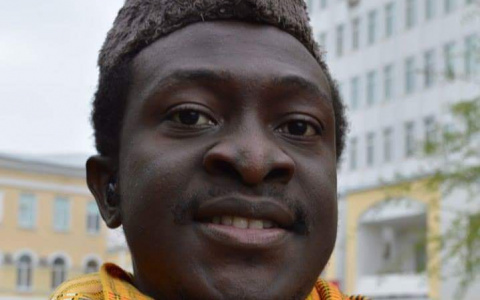 В Пензе студенту из Африки пенсионерка подарила несколько теплых шарфов