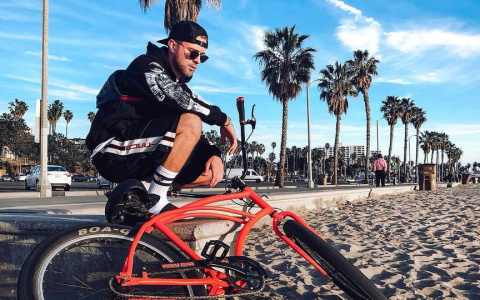 Егор Крид променял свои иномарки на велосипед