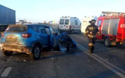 Утром в Кузнецком районе столкнулись «Renault» и «КамАЗ»