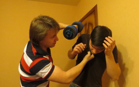 В Заречном мужчина избил своего сына