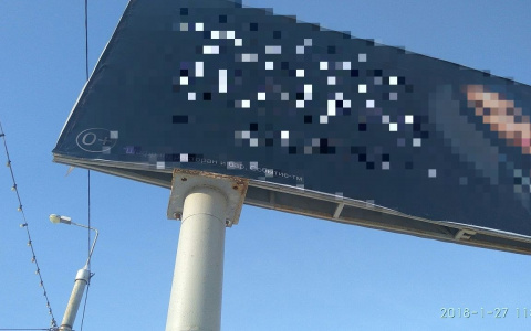 В Кузнецке на женщину упал рекламный тент