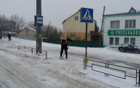 В Первомайском районе на уборке снега трудятся более 700 человек