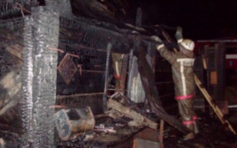 В Городищенском районе шесть человек тушили пожар во дворе дома