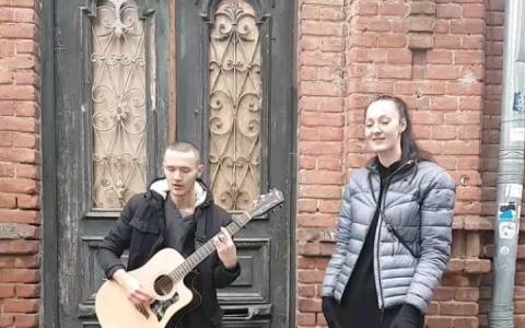 Пензячка с самыми длинными ногами в мире устроила концерт в Тбилиси