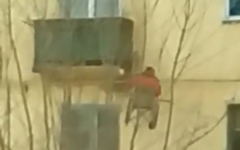 "Как тебе такое, Илон Маск?" Пензенец-инвалид поднялся на второй этаж через балкон