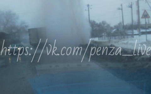 В Пензе на КПД из-под земли забил фонтан (фото)