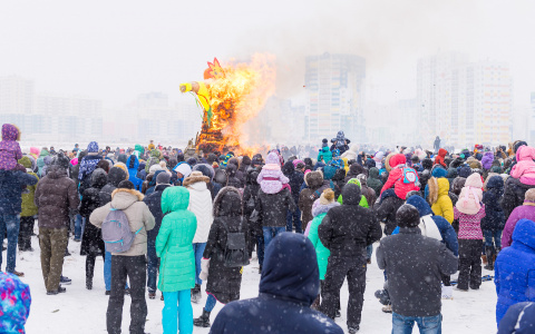 Тысячи пензенцев отпраздновали Масленицу в Городе Спутнике