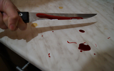 Девушка, которую перед 23 февраля ударил ножом курсант ПАИИ, перенесла операцию