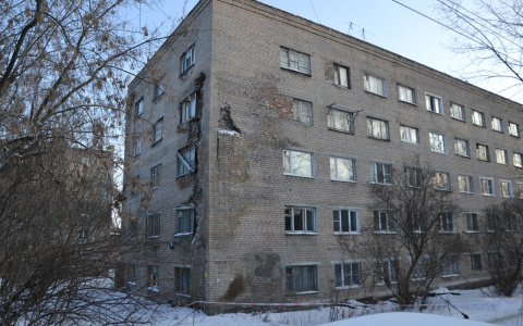 В аварийном доме на Кулибина, 10, начали укреплять перекрытия