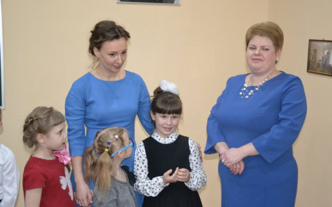 Анна Кузнецова утешила маленькую пензячку, забывшую стишок на концерте
