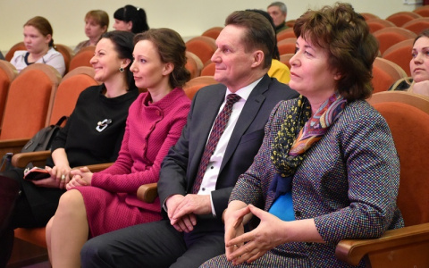 Анна Кузнецова и Виктор Кувайцев посетили театр жестовой песни