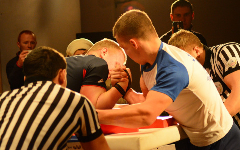 Силачи Пензенской области и трех регионов разыграли Кубок по армрестлингу