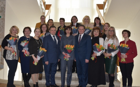 Виктор Кувайцев поздравил женщин-редакторов СМИ с наступающим 8 Марта