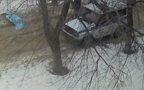 На улице Карпинского пожилой пензенец скончался по дороге на работу