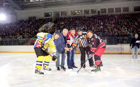 Матч в честь 35-летия хоккея в Пензе выиграли звёзды российского спорта