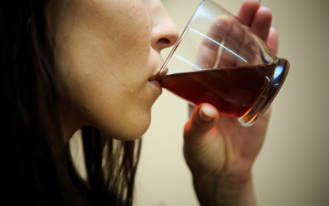 В Кузнецке мужчина систематически спаивал несовершеннолетнюю знакомую