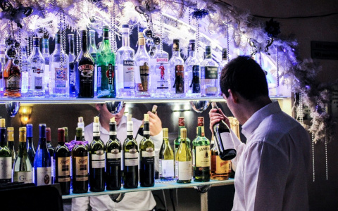 Пензенцу в баре залезли в штаны и украли 50 тысяч рублей