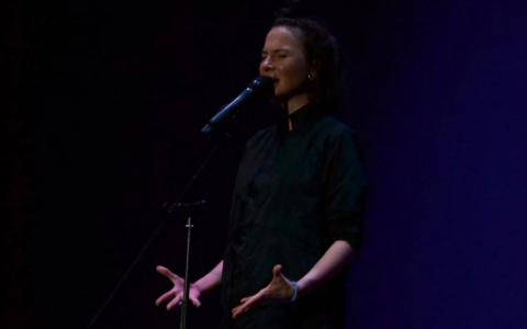 "Тебя хоть там любят?" - в Пензе прошел концерт Ах Астаховой