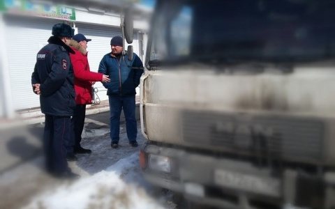 В Пензе объявили охоту за брошенными на дороге грузовиками