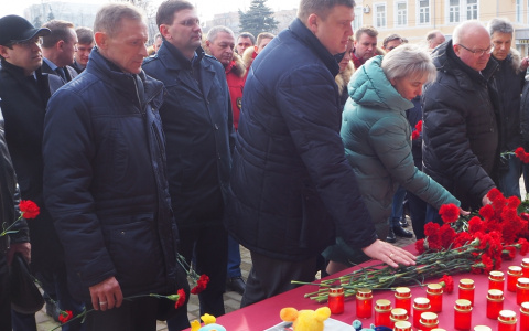 В Пензе почтили память жертв пожара в Кемерове