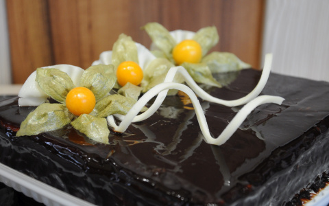 Зареченка пыталась пронести в торт с неожиданной начинкой в колонию к отцу